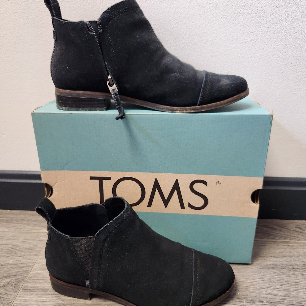Tom's booties